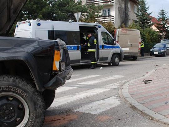 11.04.2014r. Kwidzyn – zderzenie busa z jeepem. Policjanci apelują o rozwagę.