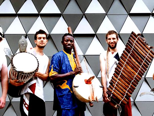 Afrykańskie bębny w praktyce - sposób użycia wyjaśnia zespół Foliba