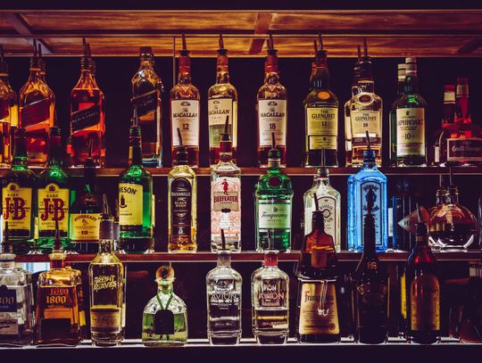 Blended whisky – jak powstaje jej szkocka odmiana?