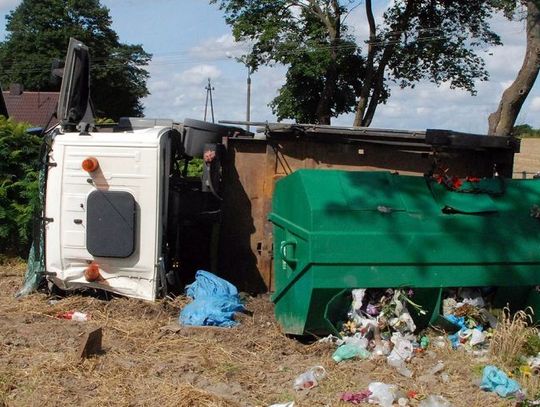 Ciągnik rolniczy zderzył się z ciężarówką