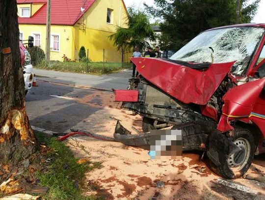 Kwidzyn – tragiczny wypadek na K-55, samochód uderzył w drzewo