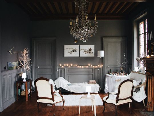 Lampy wiszące do salonu – czy to funkcjonalne rozwiązanie?