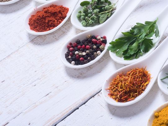 Naturalne dopalacze metabolizmu: Poznaj wpływ przypraw na procesy trawienne i spalanie energii