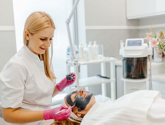 Nowoczesne metody dermatologiczne do usuwania blizn i rozstępów