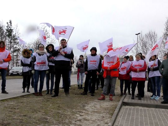 Pikieta Solidarności przed zakładem Plati w Kwidzynie
