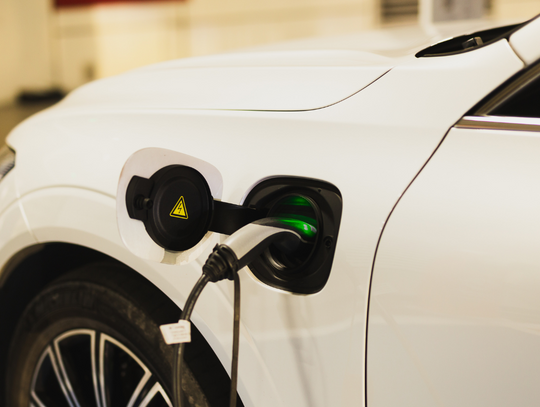 Samochód elektryczny - jak wyposażyć garaż?