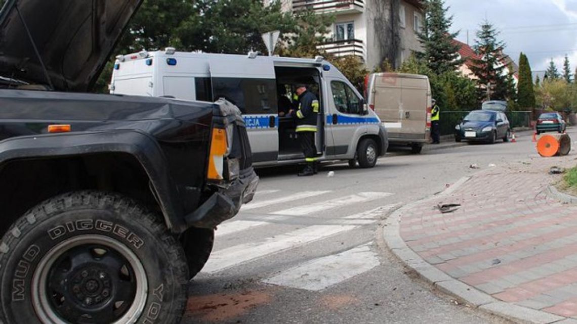 11.04.2014r. Kwidzyn – zderzenie busa z jeepem. Policjanci apelują o rozwagę.