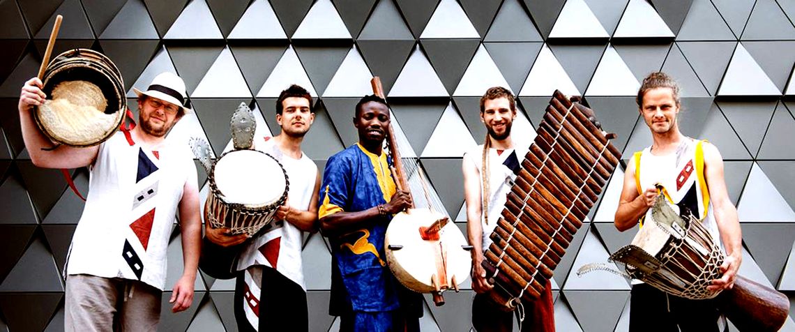 Afrykańskie bębny w praktyce - sposób użycia wyjaśnia zespół Foliba